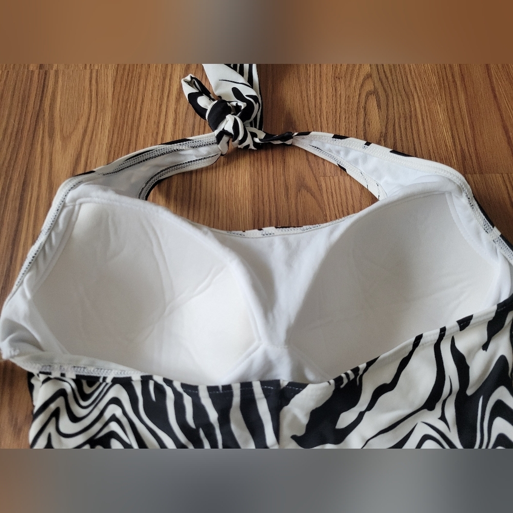 Shape Fx Women's White Black Abstract Halter Padded One-Piece Swimsuit Size 12 - Picture 6 of 8